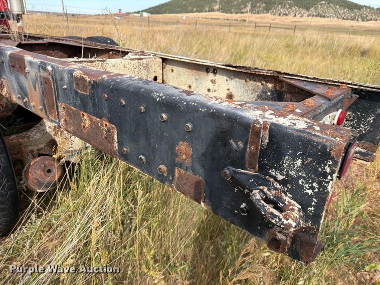 image for item FM7689 1985 International F-5070 truck cab and chassis
