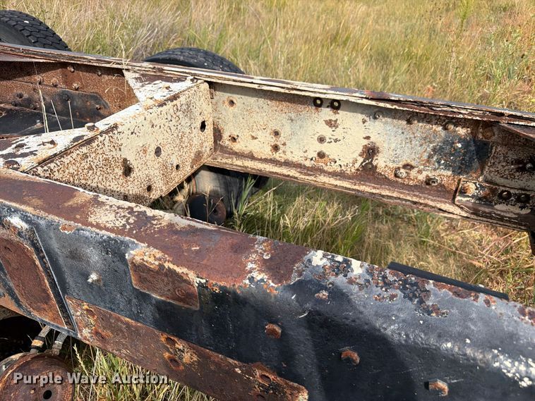 image for item FM7689 1985 International F-5070 truck cab and chassis