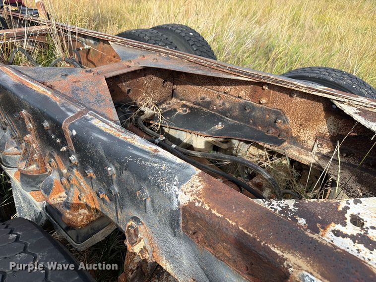 image for item FM7689 1985 International F-5070 truck cab and chassis