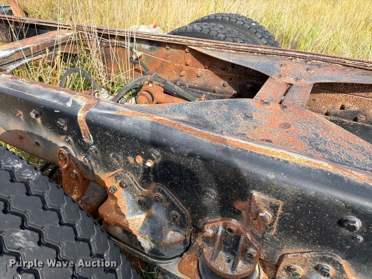 image for item FM7689 1985 International F-5070 truck cab and chassis
