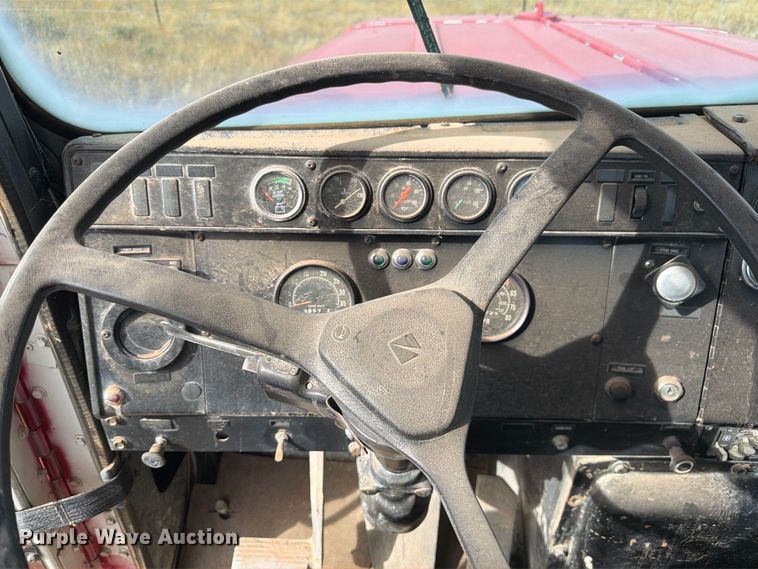 image for item FM7689 1985 International F-5070 truck cab and chassis