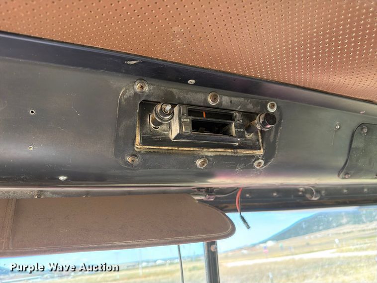 image for item FM7689 1985 International F-5070 truck cab and chassis
