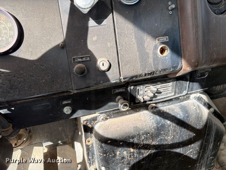 image for item FM7689 1985 International F-5070 truck cab and chassis