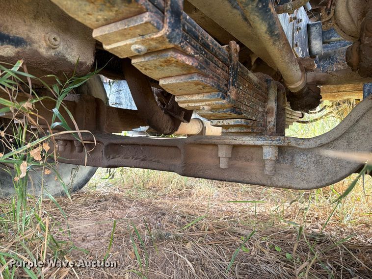 image for item FM7689 1985 International F-5070 truck cab and chassis
