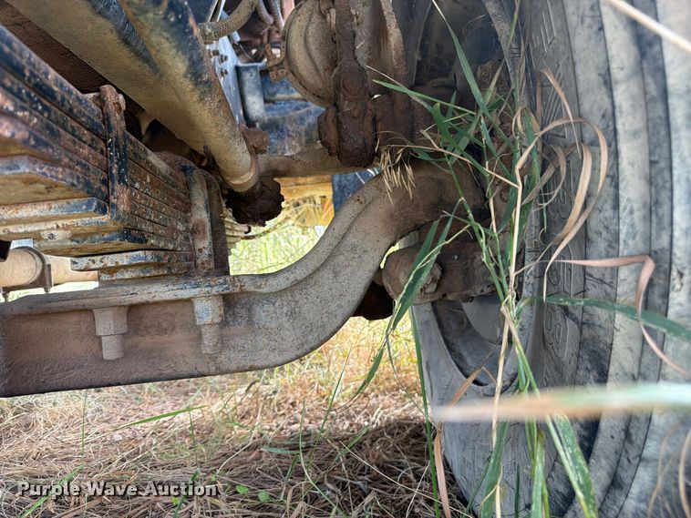 image for item FM7689 1985 International F-5070 truck cab and chassis