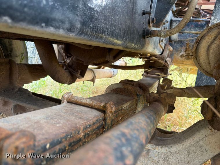 image for item FM7689 1985 International F-5070 truck cab and chassis