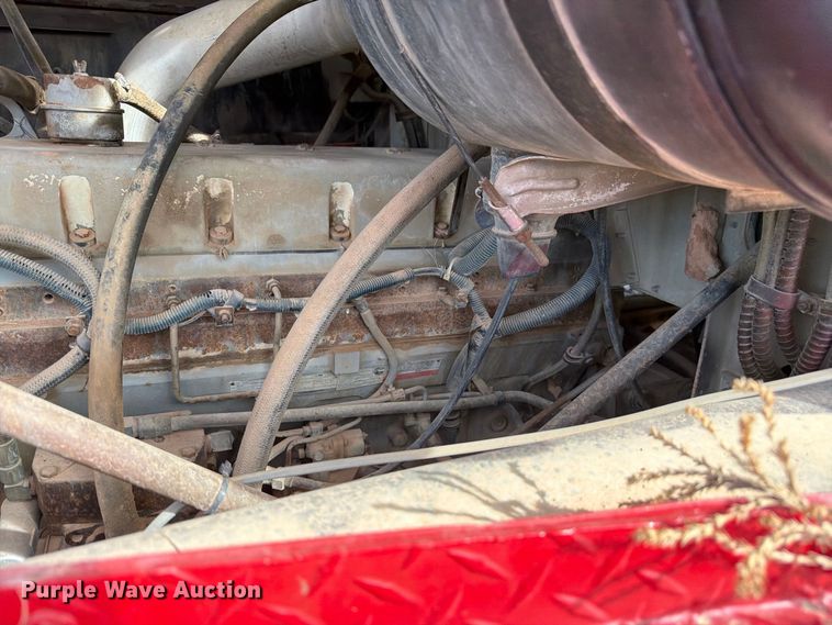 image for item FM7689 1985 International F-5070 truck cab and chassis