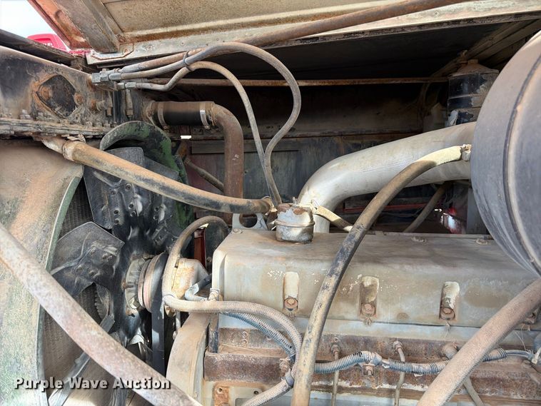 image for item FM7689 1985 International F-5070 truck cab and chassis