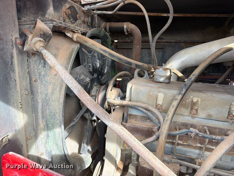 image for item FM7689 1985 International F-5070 truck cab and chassis