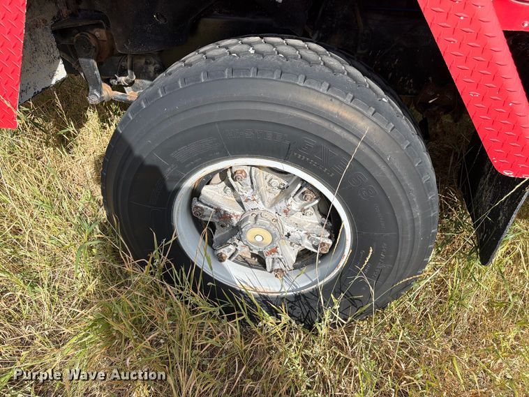 image for item FM7689 1985 International F-5070 truck cab and chassis
