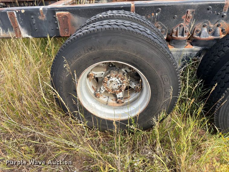 image for item FM7689 1985 International F-5070 truck cab and chassis