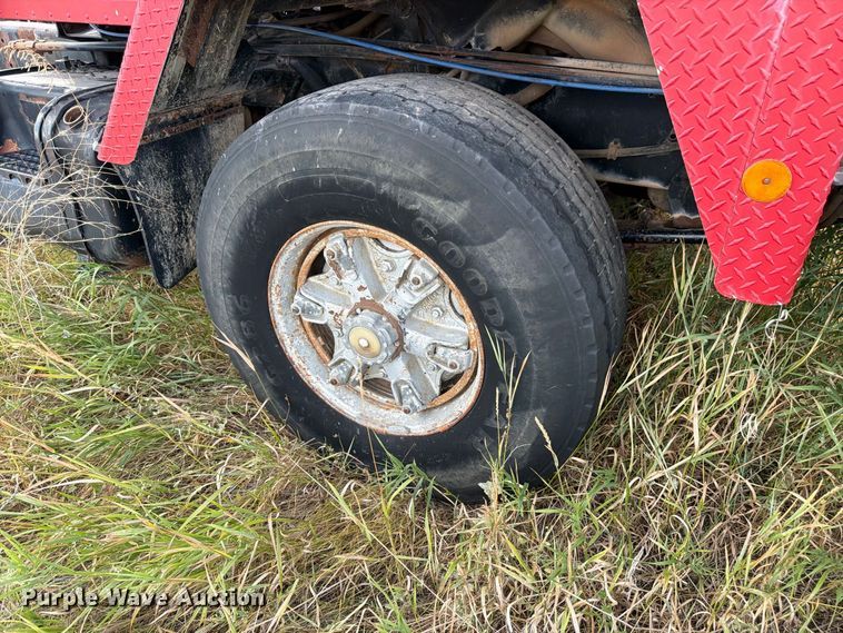 image for item FM7689 1985 International F-5070 truck cab and chassis