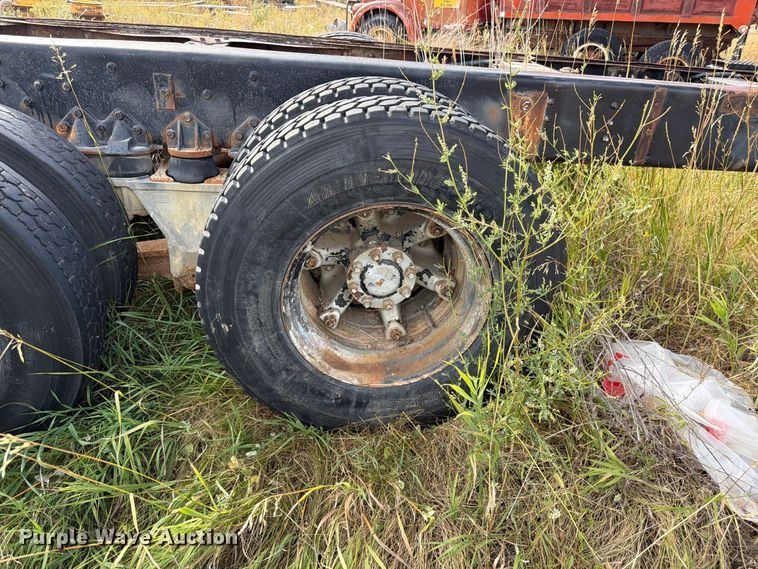image for item FM7689 1985 International F-5070 truck cab and chassis