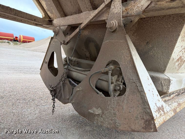 image for item FM7691 1996 Ranch Manufacturing Co. bottom dump trailer