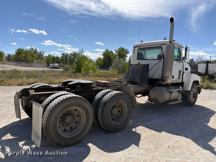 image for item FM7693 2000 Mack CH semi truck