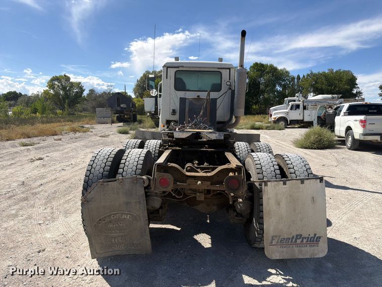 image for item FM7693 2000 Mack CH semi truck