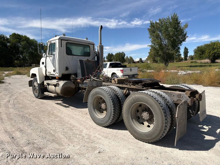 image for item FM7693 2000 Mack CH semi truck