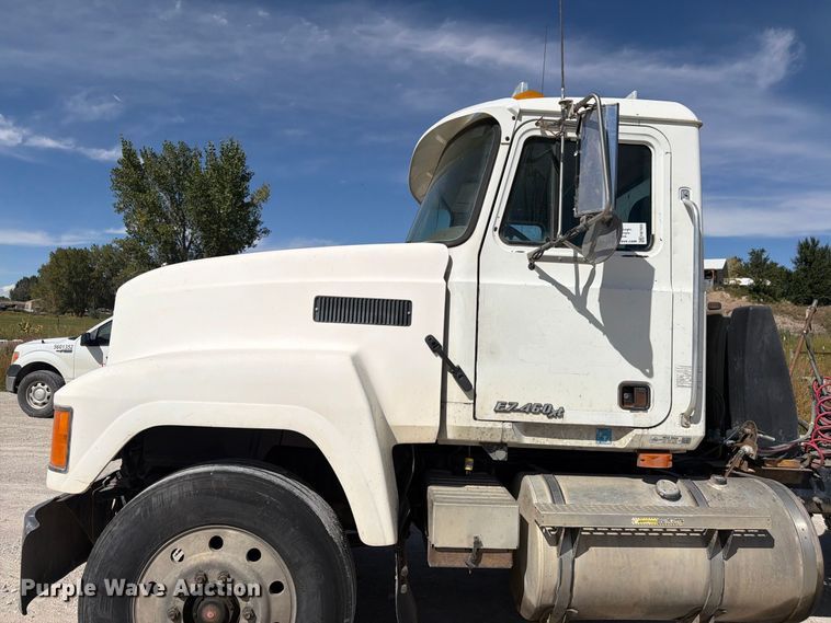 image for item FM7693 2000 Mack CH semi truck