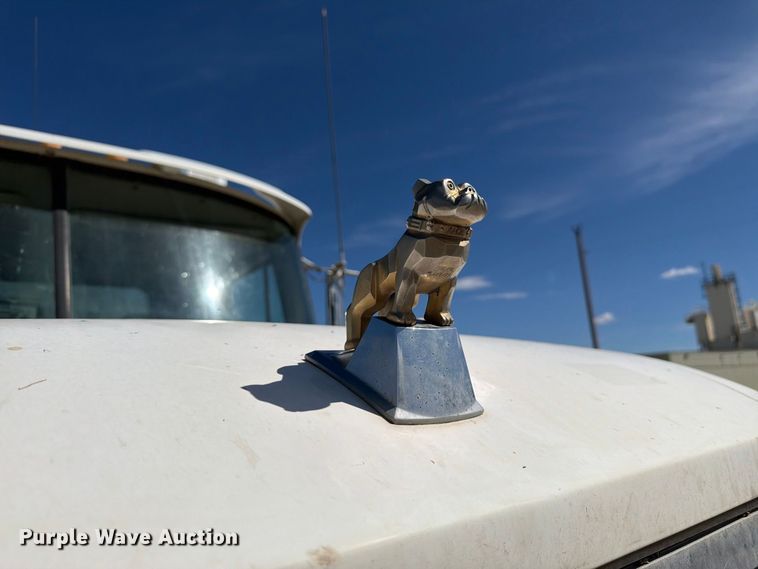 image for item FM7693 2000 Mack CH semi truck