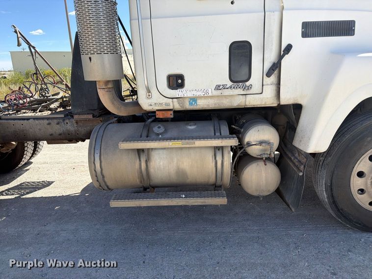 image for item FM7693 2000 Mack CH semi truck