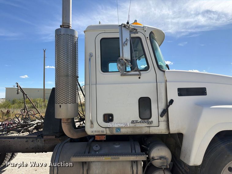 image for item FM7693 2000 Mack CH semi truck