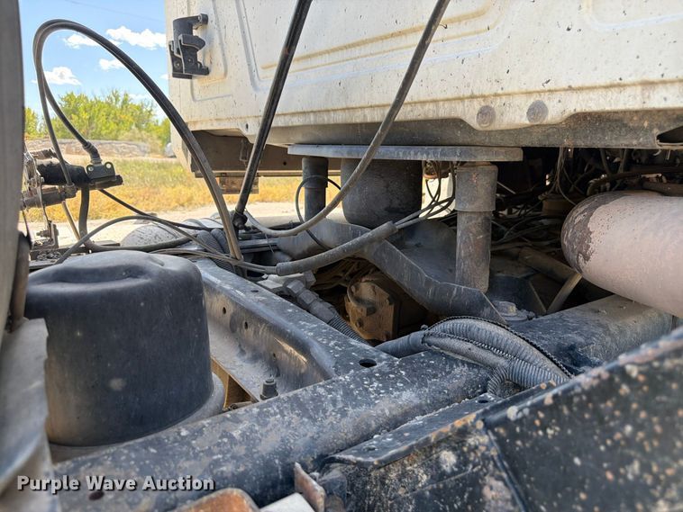 image for item FM7693 2000 Mack CH semi truck