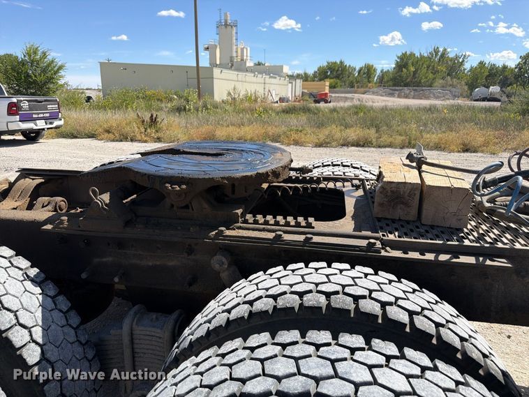 image for item FM7693 2000 Mack CH semi truck