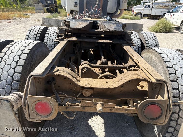 image for item FM7693 2000 Mack CH semi truck