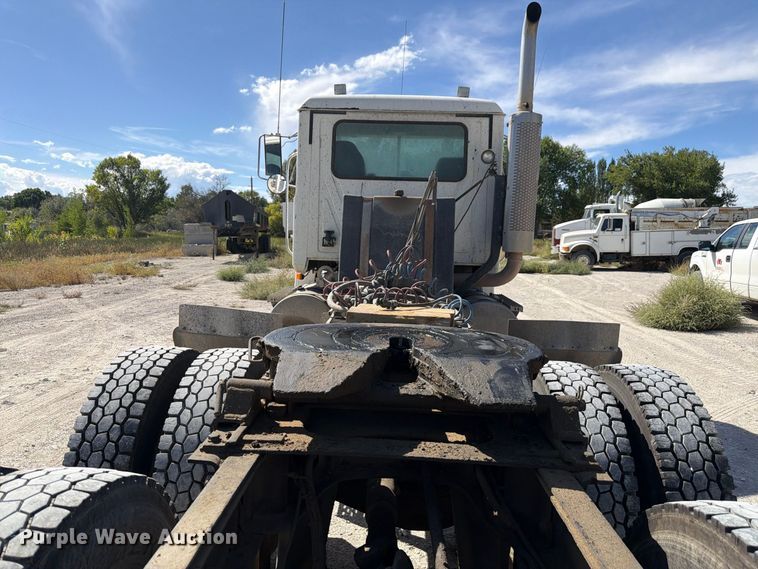 image for item FM7693 2000 Mack CH semi truck