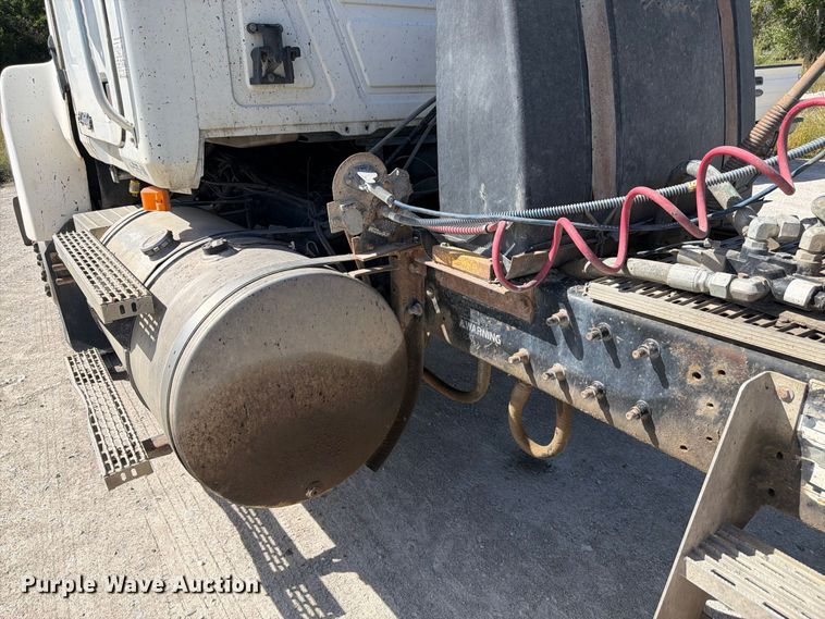 image for item FM7693 2000 Mack CH semi truck