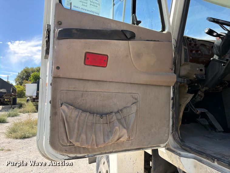 image for item FM7693 2000 Mack CH semi truck