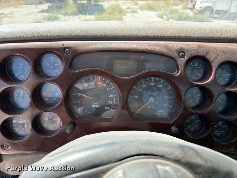 image for item FM7693 2000 Mack CH semi truck