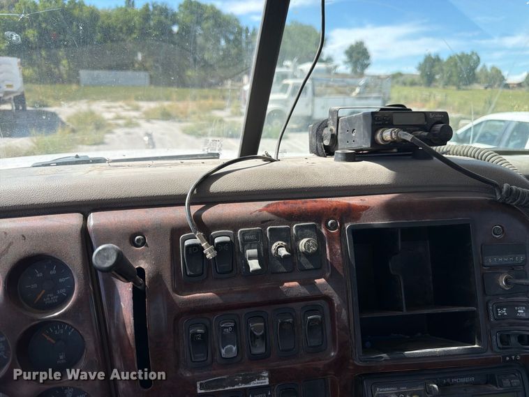 image for item FM7693 2000 Mack CH semi truck