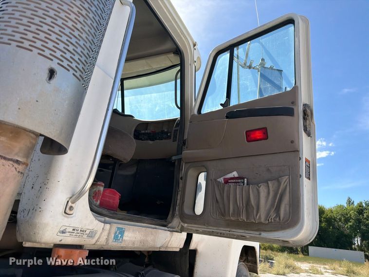 image for item FM7693 2000 Mack CH semi truck