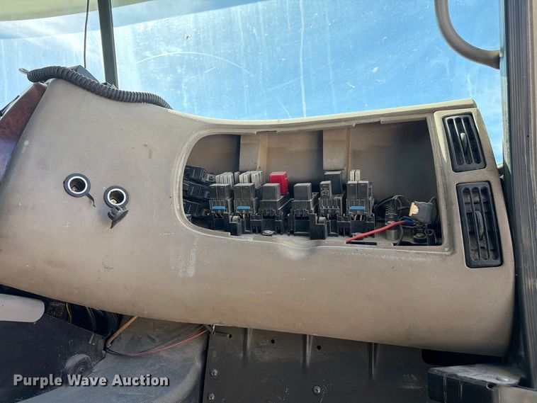 image for item FM7693 2000 Mack CH semi truck