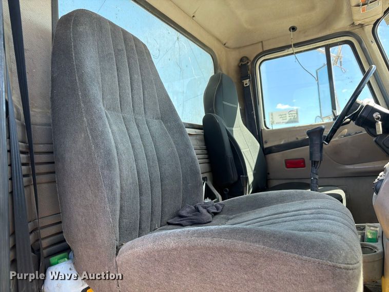 image for item FM7693 2000 Mack CH semi truck