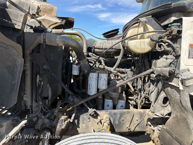 image for item FM7693 2000 Mack CH semi truck