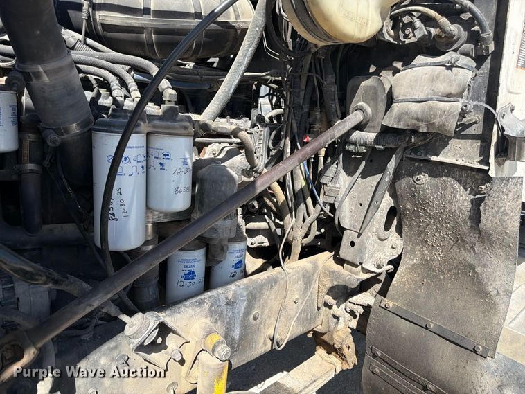 image for item FM7693 2000 Mack CH semi truck