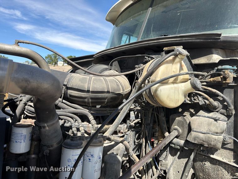 image for item FM7693 2000 Mack CH semi truck