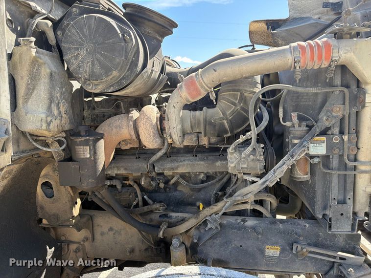 image for item FM7693 2000 Mack CH semi truck
