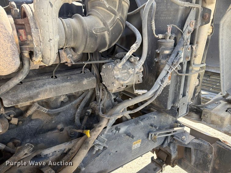 image for item FM7693 2000 Mack CH semi truck