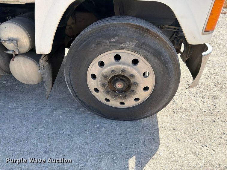 image for item FM7693 2000 Mack CH semi truck