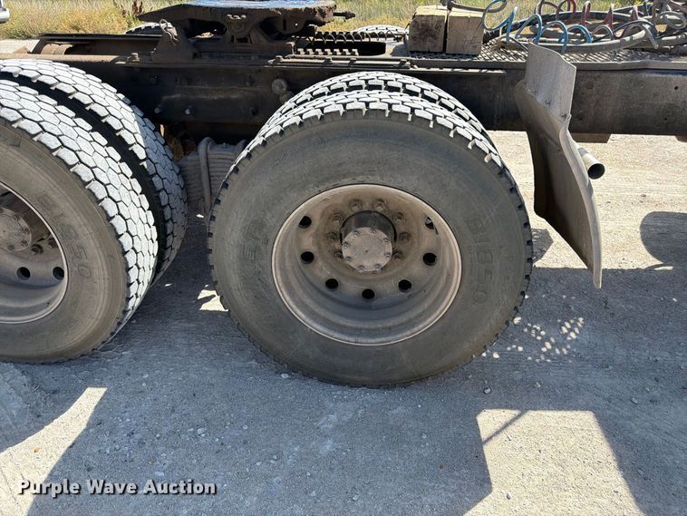 image for item FM7693 2000 Mack CH semi truck
