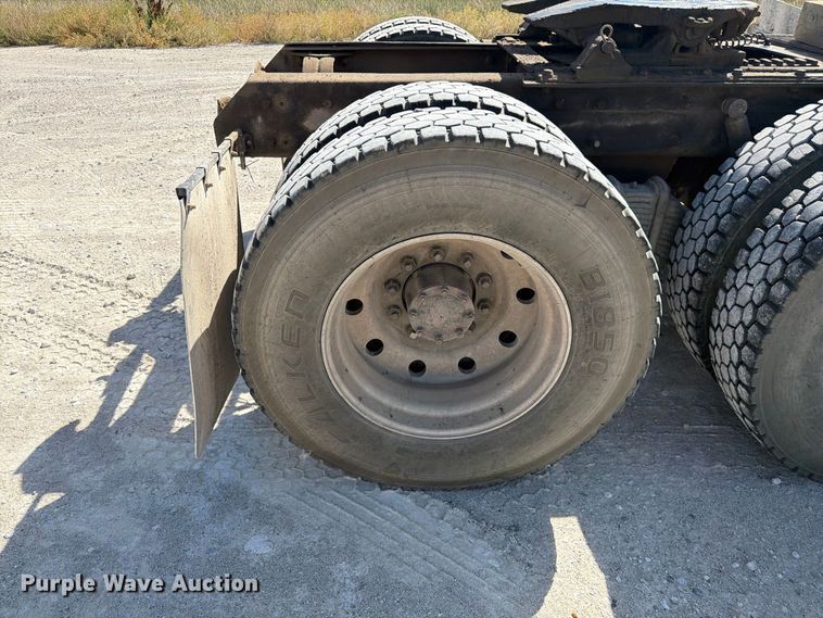 image for item FM7693 2000 Mack CH semi truck