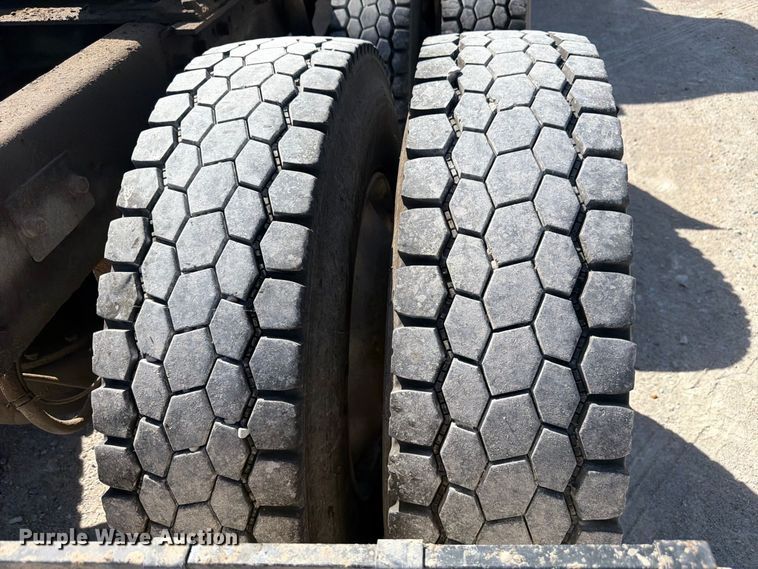 image for item FM7693 2000 Mack CH semi truck