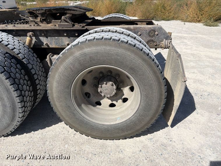 image for item FM7693 2000 Mack CH semi truck