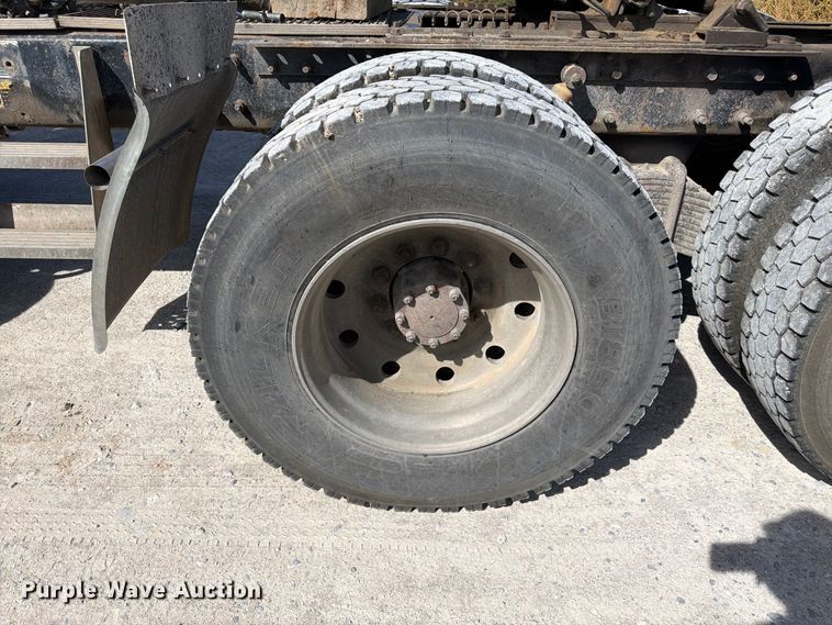 image for item FM7693 2000 Mack CH semi truck