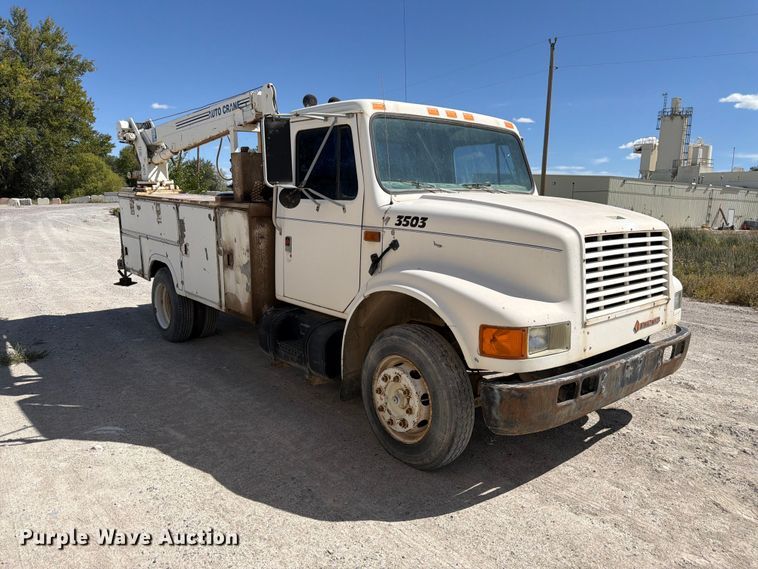 image for item FM7694 1990 International 4600 utility / service truck
