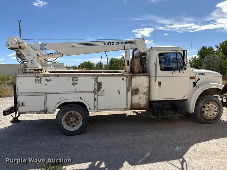 image for item FM7694 1990 International 4600 utility / service truck