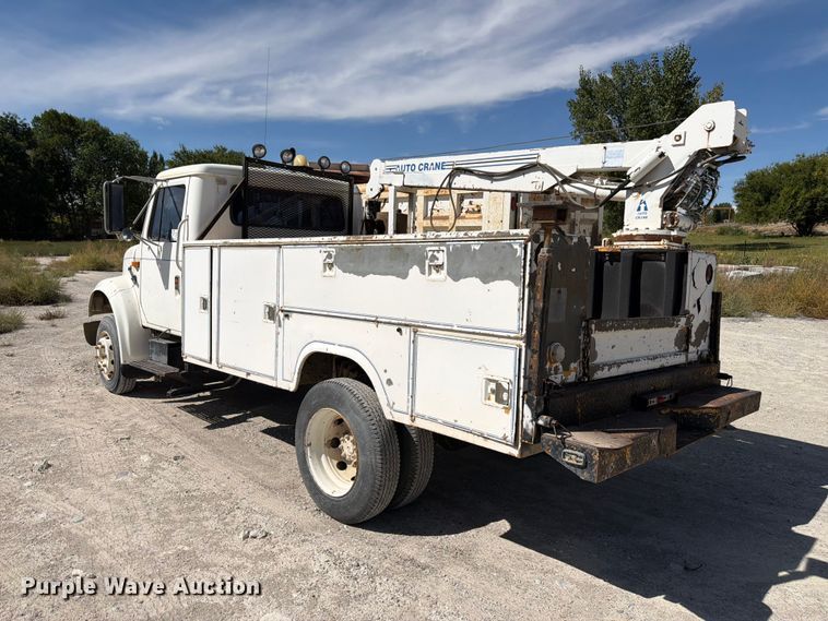 image for item FM7694 1990 International 4600 utility / service truck